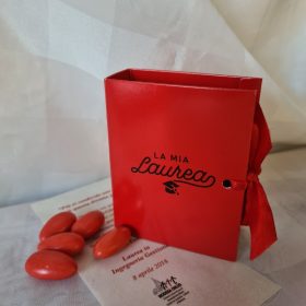 cod. LLBRT Libretto in cartoncino bicolore porta confetti - cm. 7x6x3