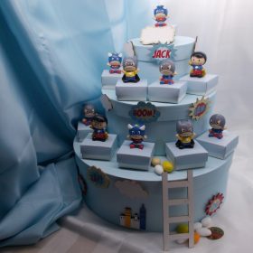 Cod.TR24ROI Torta 3 piani 24 personaggi  eroi in resina colorata - 4 soggetti assortiti -