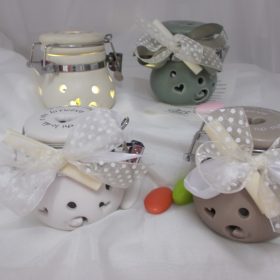 Cod.BRTLED4 barattolino luce con led e scritta, in porcellana opaca, 4 colori assortiti - h. cm.6,5