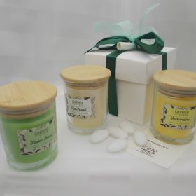 Cod.VSCR762 Barattolo in vetro cm.8x6,5 con tappo in legno - cera 100gr - 3 profumazioni assortite - gelsomino,patchouli,winter forest  - fornibile con e senza scatola