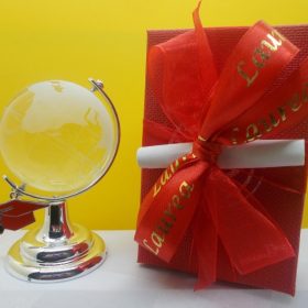 Cod.LMPM029 Mappamondo con ciondolo laurea h.8cm completo di box -